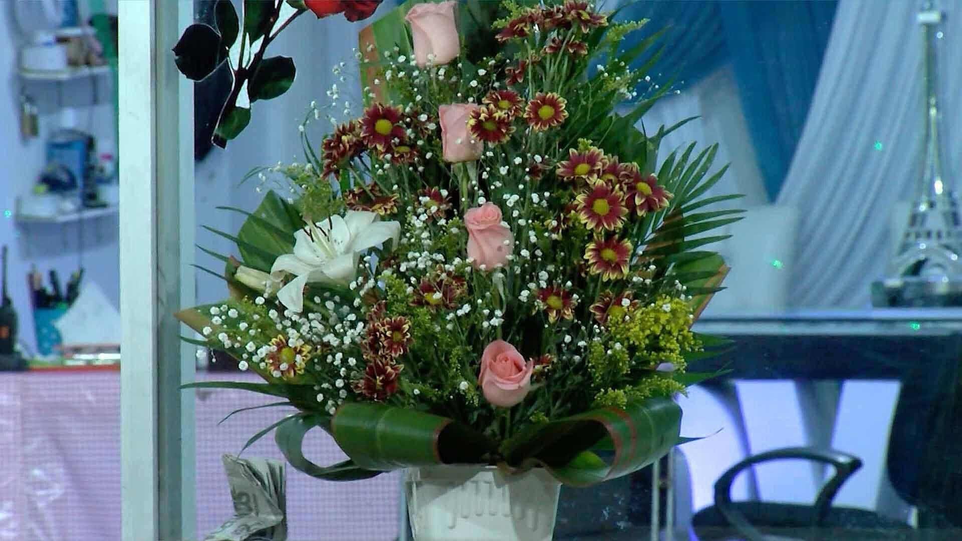 Conoce algunos consejos que puedes aplicara para ahorrar dinero en el regalo para mamá este 10 de mayo.