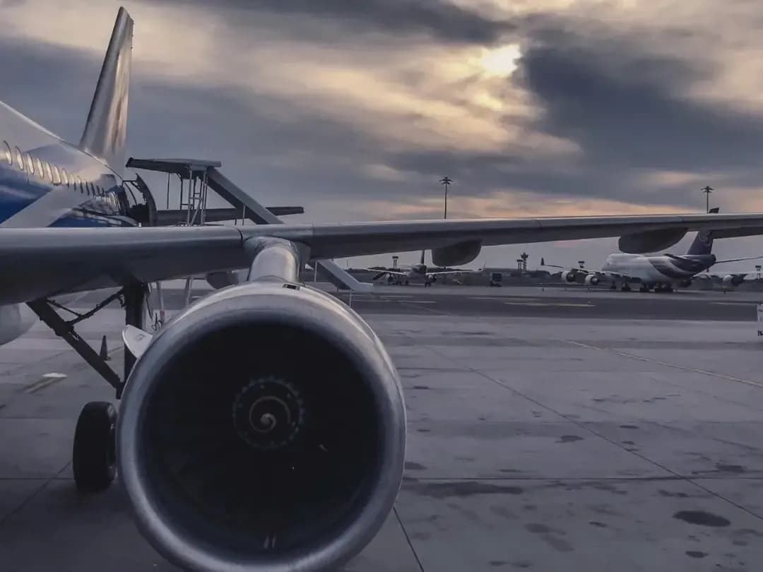 Avión en aeropuerto